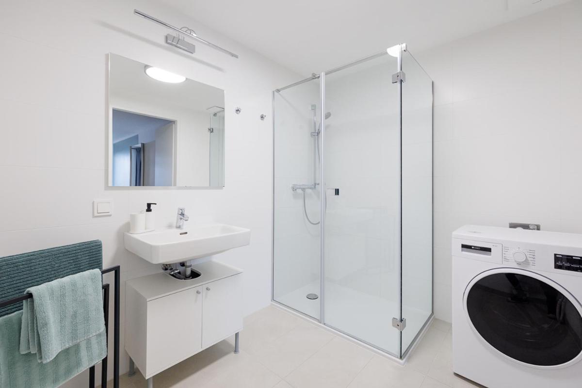 Lovely Apartment In Marina Tower - 10Min To City Center Vídeň Exteriér fotografie